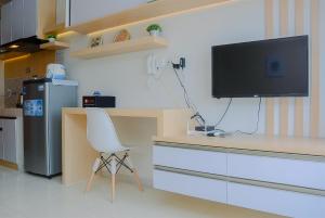 Stylish and Convinient Studio Dave Apartment By Travelio