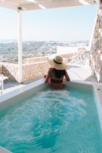 Villa Kallisti with Sea View and Private Outdoor Hot tub