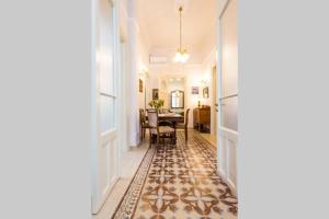 Neoclassical flat with 2 bedrooms in Piraeus