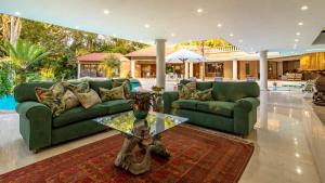 Christies at 32 on Russell