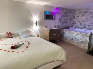 Le Menhir Jacuzzi Lit 200x200
