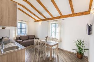 One-Bedroom Apartment room in Apartments Tarragon