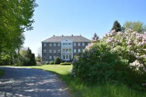 Gutshaus Volzrade Hotel & Ferienwohnungen in Elbnähe - Belsch