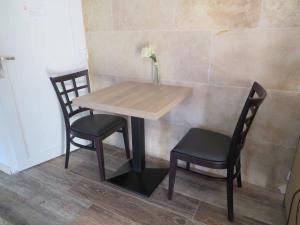 Maisons d'hotes Maison 4 etoiles et Studio 3 etoiles independants avec piscine : photos des chambres