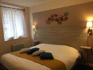 Hotels LOGIS Hotel Restaurant Auberge Du Cheval Blanc : photos des chambres