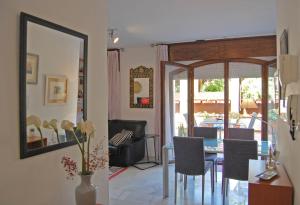 UN VERGEL AL PIE DE LA ALHAMBRA. Enjoy it now!!