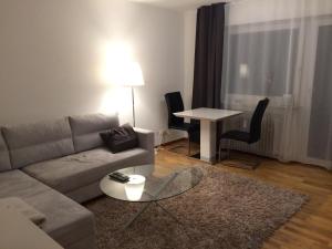 Apartmán Sehr schöne und helle Wohnung mit Balkon Štutgart Německo