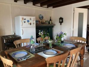 Maisons de vacances Charming House in Montaudin w/ Private Garden : photos des chambres