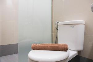 Modern 2BR Apartment at Maqna Residence By Travelio