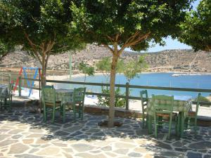 Kalados -Beachfront Studios & Restaurant -