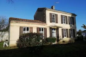 Belle demeure avec espaces verts - Gauriac