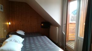 Hotels Hotel Restaurant Les Tilleuls : photos des chambres