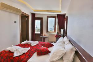 Deluxe  Room with Sea View room in Grand Sagcanlar Hotel