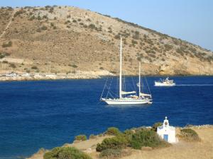 Kalados -Beachfront Studios & Restaurant -