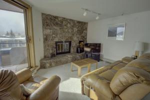 432 Marina Place condo