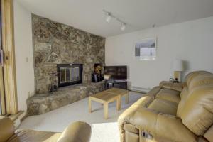 432 Marina Place condo