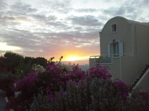 Kiklamino Studios & Apartments Santorini Greece