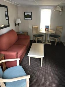 Deluxe Junior Suite room in The Admiral Hotel/Motel