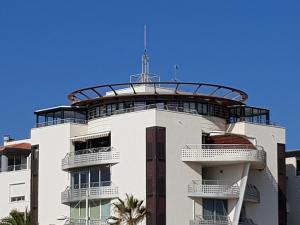 appartement 58 m 2 en 1 ere ligne ,vue mer panoramique ,2 terrasses dont une couverte résidence le Sunset