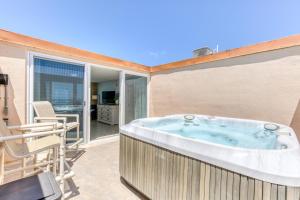 Paradise Beach Club - Oceanfront and Penthouse
