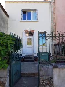 Maisons de vacances Recently renovated holiday house in the heart of a small French town : photos des chambres