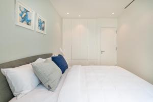 Leman Luxury Suite with Rooftop Pool & Gym