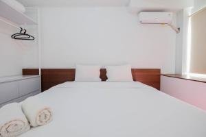 Town View 1BR at Patraland Urbano Apartment By Travelio - 4hvězdičkové hotely ve městě Bekasi