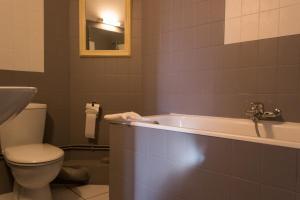 Hotels Hotel de Flandre : Chambre Double avec Baignoire