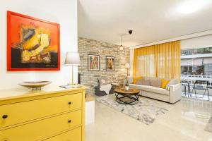 Spacious stylish studio up to 4ppl close to centre