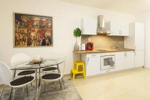 Spacious stylish studio up to 4ppl close to centre