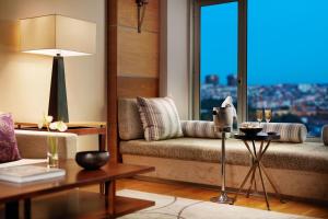 Executive King with Sky Lounge access room in Corinthia Lisbon