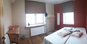 Apartment by the sea (5 minute walk)