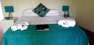 Lovely holiday home for a large family or friends bordering Kruger National Park