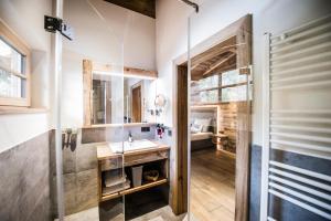 Three-Bedroom Apartment room in Ferienhof Ausserbrente