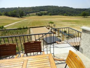 Maisons de vacances Les violettes du Bugey : Maison 3 Chambres