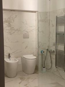 Gatto Bianco Le Mura