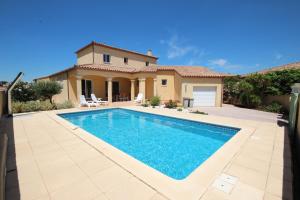 Villas Superbe villa climatisee cloturee, WIFI, 3 km de la mer, 4 belles chambres, piscine privee sur les hauteurs du village LXTOU21 : photos des chambres