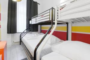Sweet Central Tiny Apartment for 4 People