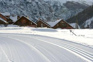 Chalets Le Troll Hameau des Chazals Nevache Hautes Alpes : photos des chambres