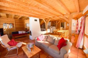 Chalets Le Troll Hameau des Chazals Nevache Hautes Alpes : photos des chambres