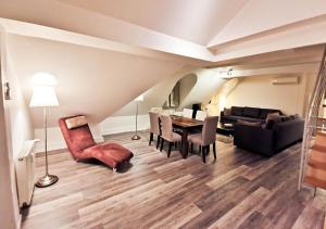 CF26 75m2 Central Quiet Duplex Apartment