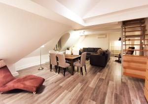 CF26 75m2 Central Quiet Duplex Apartment