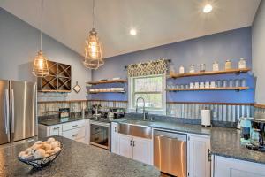 Hiawassee Home with Views Less Than 1 Mi to Lake Chatuge