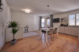 City Center Apartment with Mountain View