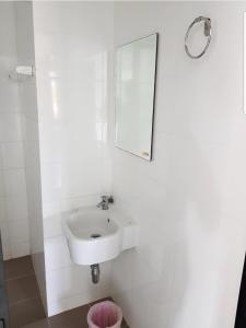 Izen Budget Hotel & Residence