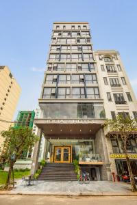 Jolia Hotel Danang Beach
