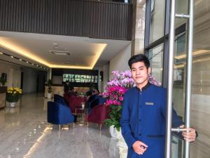 Western Skyline Hotel