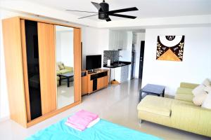 Pattaya Plaza Condotel large studio apartment Sukhumvit