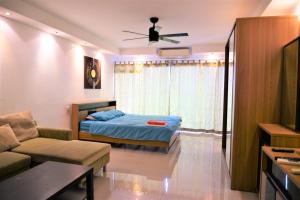Pattaya Plaza Condotel large studio apartment Sukhumvit