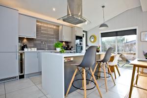 Nyland Lodge - Hot Tub - Fireplace - Free Parking & WiFi